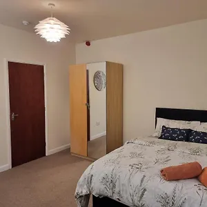 Loliz Pamper Palace Apartment